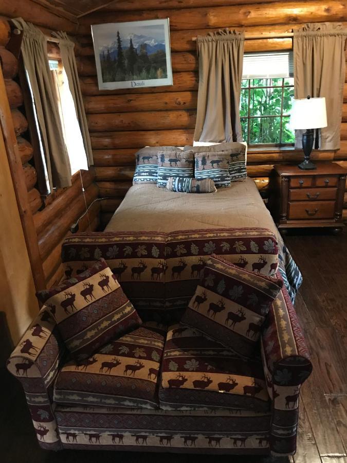 Gwin'S Lodge & Roadhouse Cooper Landing Buitenkant foto